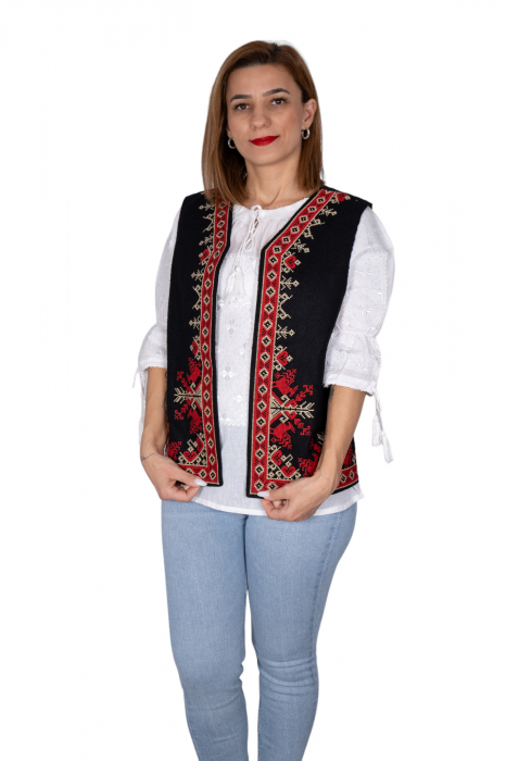 Vesta brodata cu model traditional Olguta 2 [2]
