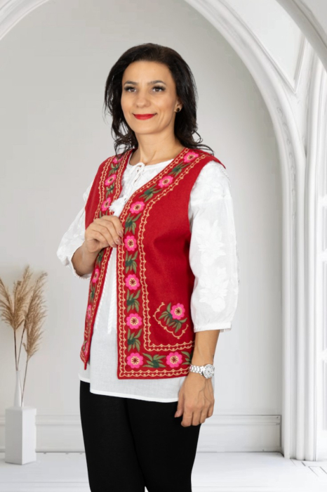 Vesta brodata cu model traditional Olguta 2 [2]