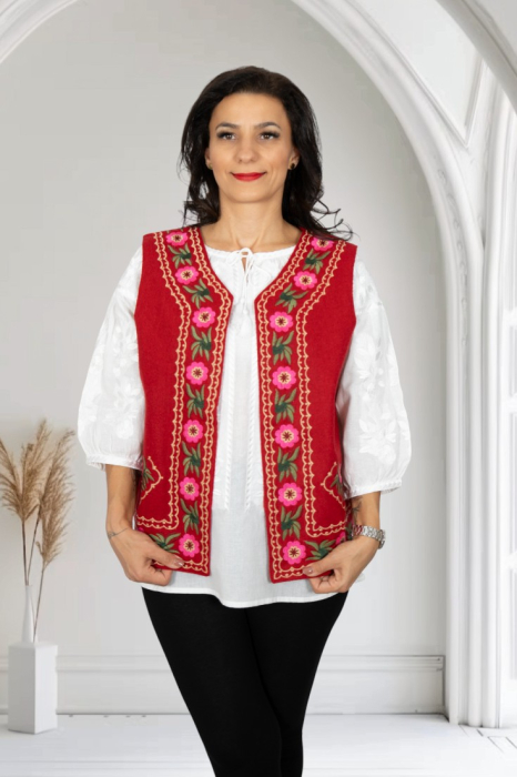 Vesta brodata cu model traditional Olguta 2