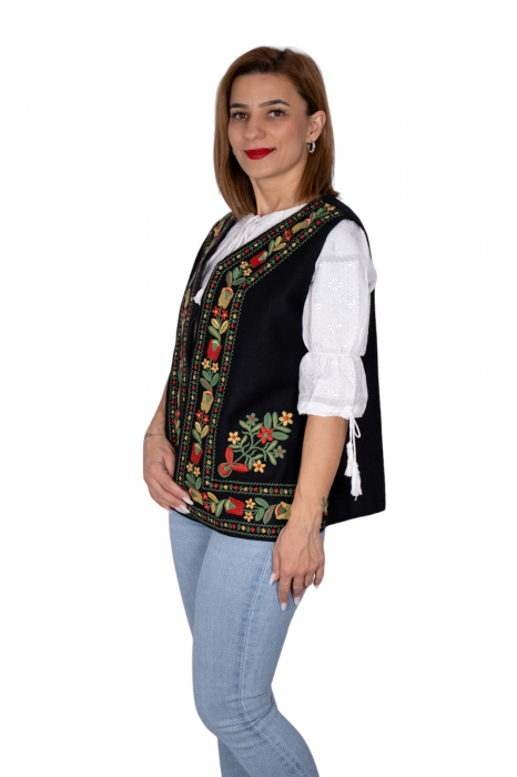 Vesta brodata cu model traditional Suzi 5 [3]