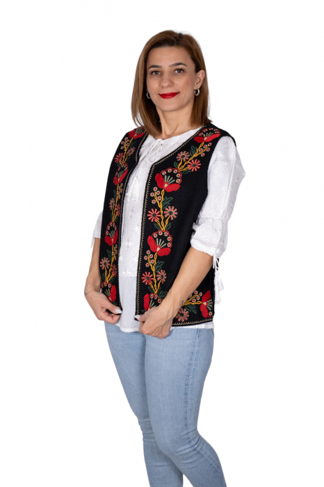 Vesta brodata cu model traditional Enia [3]