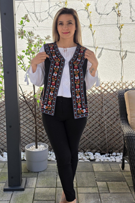 Vesta brodata cu model traditional Suzi 7 [2]