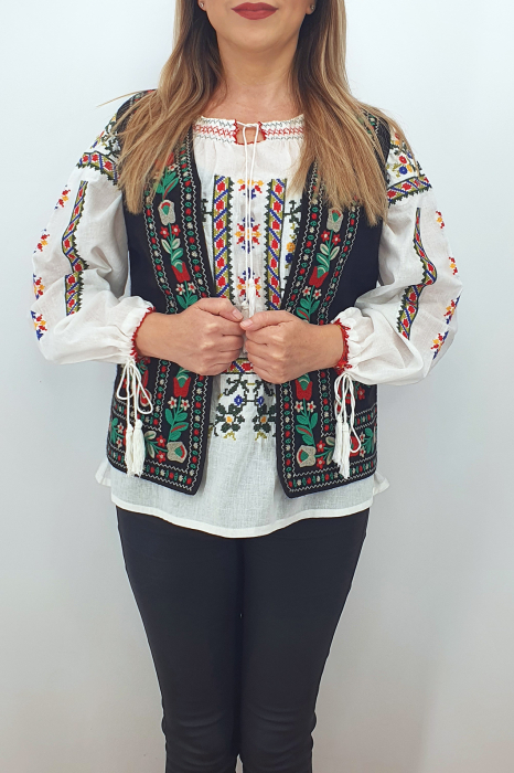 Vesta brodata cu model traditional Suzi 2 [3]