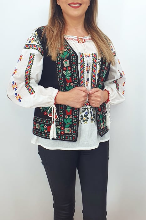 Vesta brodata cu model traditional Suzi 2 [2]