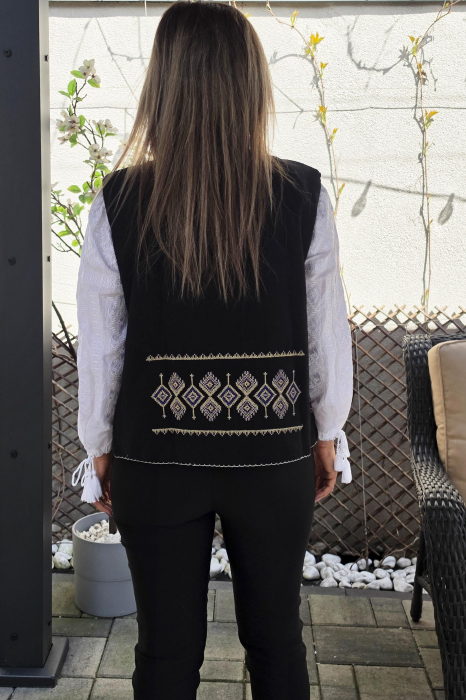 Vesta brodata traditional Olguta 9 [3]