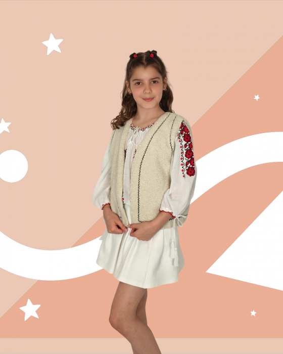 Vesta traditionala fetite Oana [2]