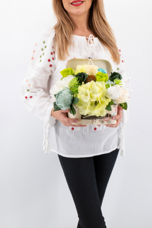 Cadou Hand Made - Aranajment floral - Valiza cu Flori - Mic 2