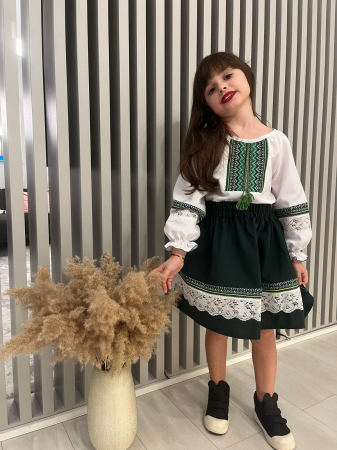 Compleu traditional fetita Natalia 9 [2]