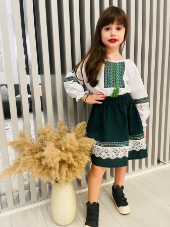 Compleu traditional fetita Natalia 9 [1]