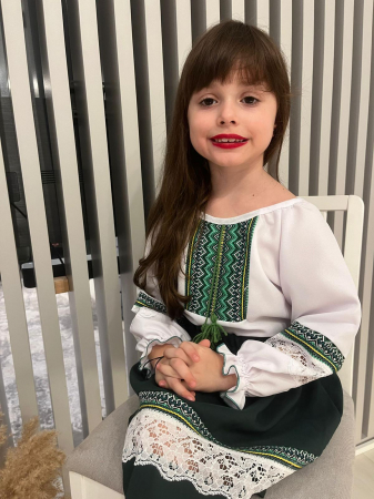 Compleu traditional fetita Natalia 9 [5]