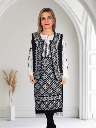 Costume Vesta si Fote traditionale - Costum Traditional Vesta, brau si 2 Fote brodate Alina 2