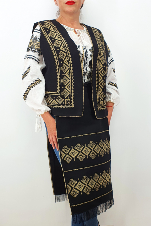 Costume Vesta si Fote traditionale - Costum Traditional Vesta si 2 Fote brodate cu model traditional 3