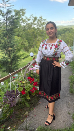 Costum Traditional IE si Fusta [1]