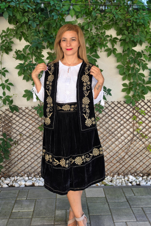 Costum catifea Vesta si Fusta 3 [1]