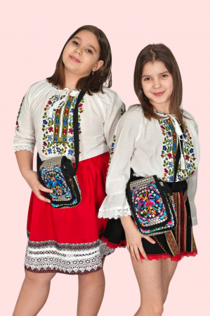 Geanta brodata traditional 16 [1]