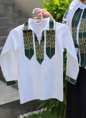 Ie traditionala baieti Roni