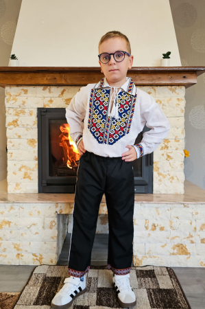 Ie traditionala baieti Dionisie [2]