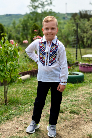 Ie traditionala baieti Dionisie [1]