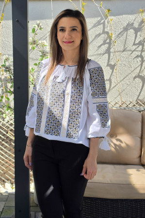 Ie Traditionala Mihaela 3 [4]