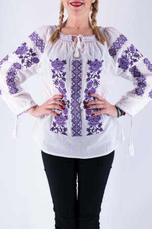 Ie Traditionala cu Trandafiri [3]