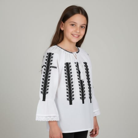 Fetite - Ie traditionala fetite Crina 3