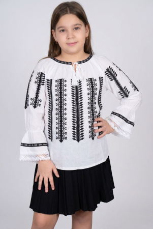 Fetite - Ie traditionala fetite Crina 5