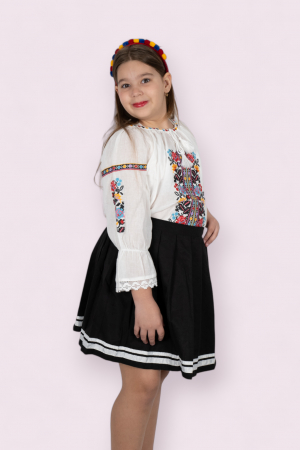 Ie traditionala fetite Damina [1]