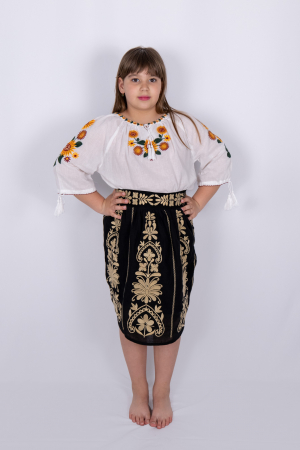 Ie traditionala fetite Giulia 2 [0]