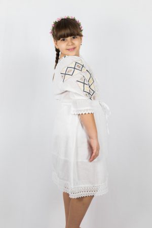 Ie traditionala fetite Lina [1]