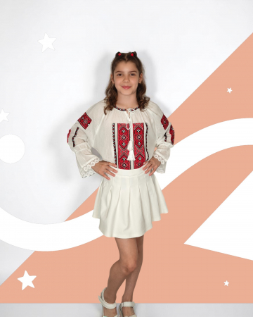 Ie traditionala fetite Mariana 3 [1]
