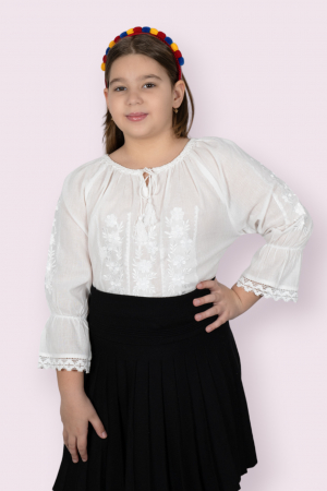 Ie traditionala fetite Gilda 4 [1]