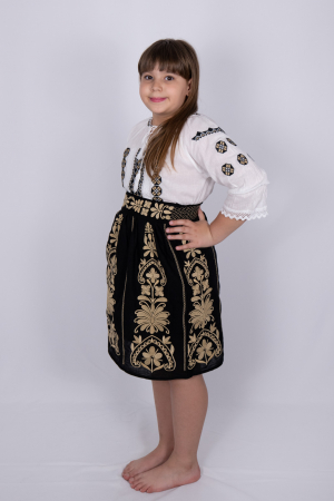 Ie traditionala fetite Catalina 3 [1]