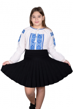 Ie traditionala fetite Mariana 2 [3]