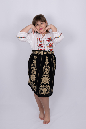 Ie traditionala fetite Maricica [1]