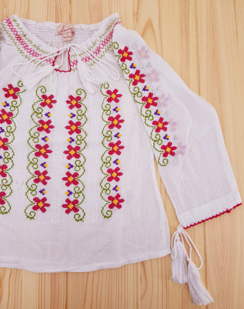 Ie traditionala Fetita Mara [2]