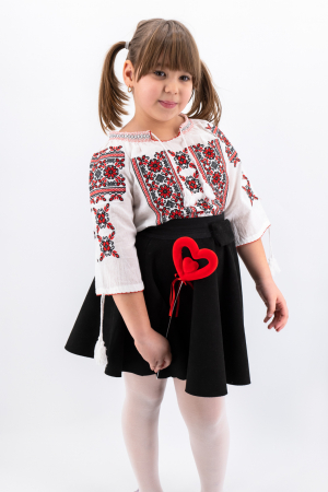 Ie traditionala fetite Melania [1]