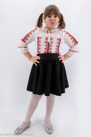 Ie traditionala fetite Mihaela [1]