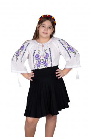 Ie traditionala fetite Trandafira 4 [1]