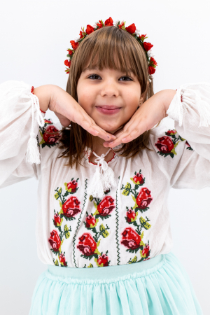 Ie traditionala fetite Selena [0]