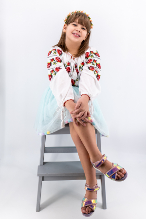 Ie traditionala fetite Selena [2]