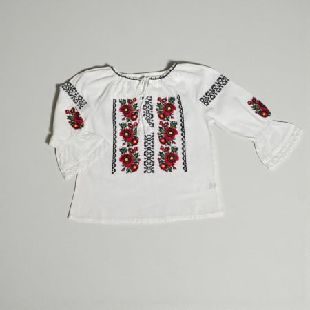 Ie traditionala fetite Silvia 4 [1]