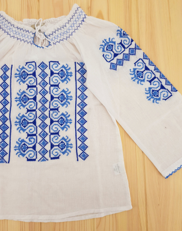 Ie traditionala Fetita Maria [1]