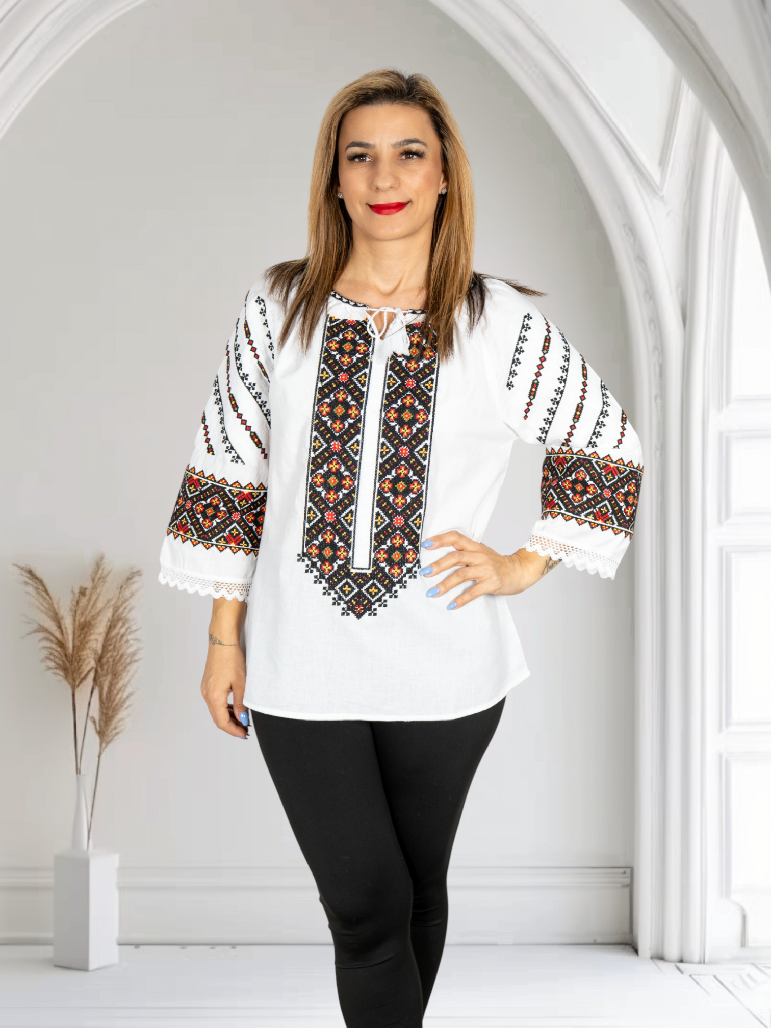 Femei - Ie Traditionala Leonica 4