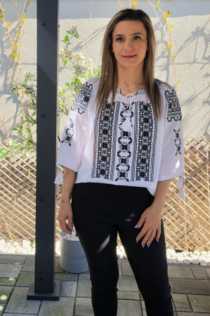 Femei - Ie Traditionala Melania 8