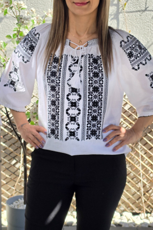 Ie Traditionala Melania 8 [2]