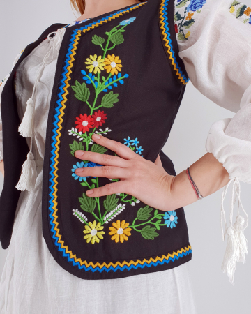 Vesta brodata cu model traditional Doina [2]