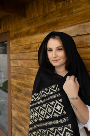 Marama Traditionala cu broderie Inflorata [3]