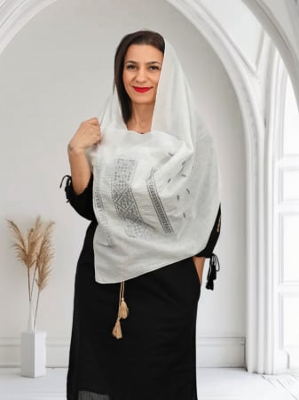 Femei - Marama Traditionala cu broderie Inflorata