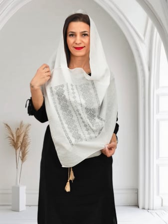 Femei - Marama Traditionala cu broderie Inflorata