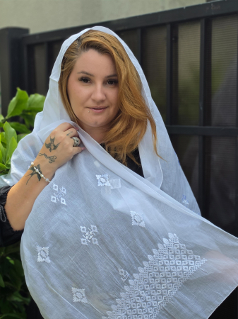 Esarfe si Baticuri - Marama Traditionala cu broderie Inflorata